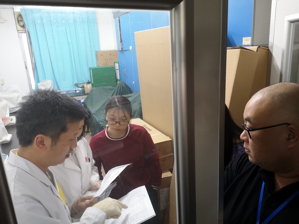 越秀区环保局工作人员现场督查