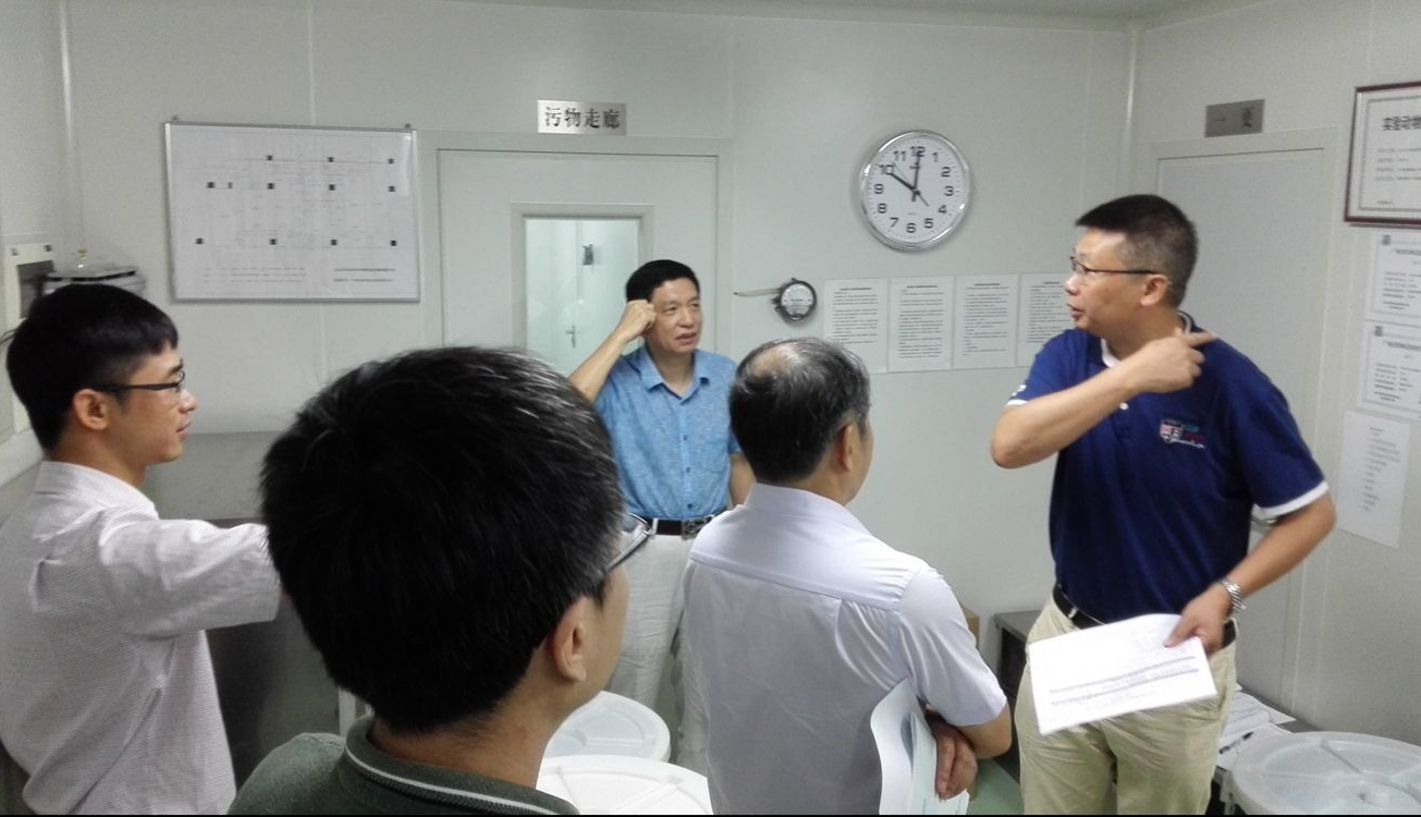 专家组实地检查生命科学学院（东校园）实验动物设施