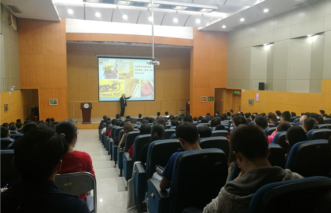 师生踊跃参加讲座培训